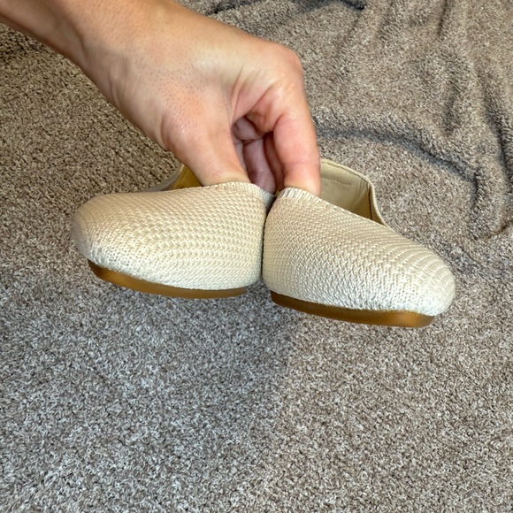 Vivaia Aria Pointed Toe Ballet Flats Cream Ivory Water Resistant Size 38.5/7.5 - Picture 5 of 7